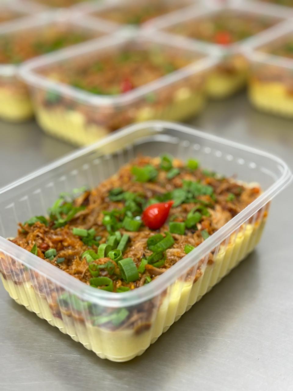 Purê de Mandioca com Carne Desfiada